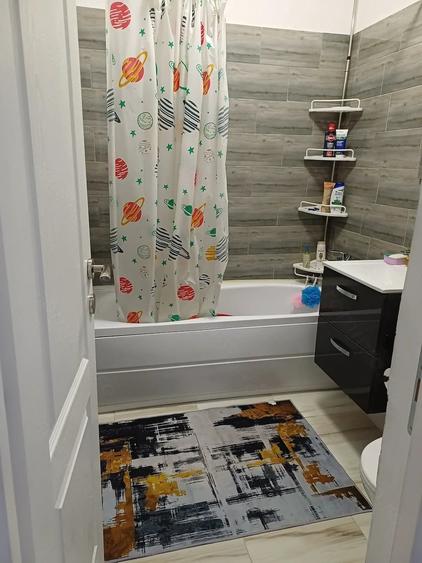 Apartament cu 3 camere decomandat în Berceni