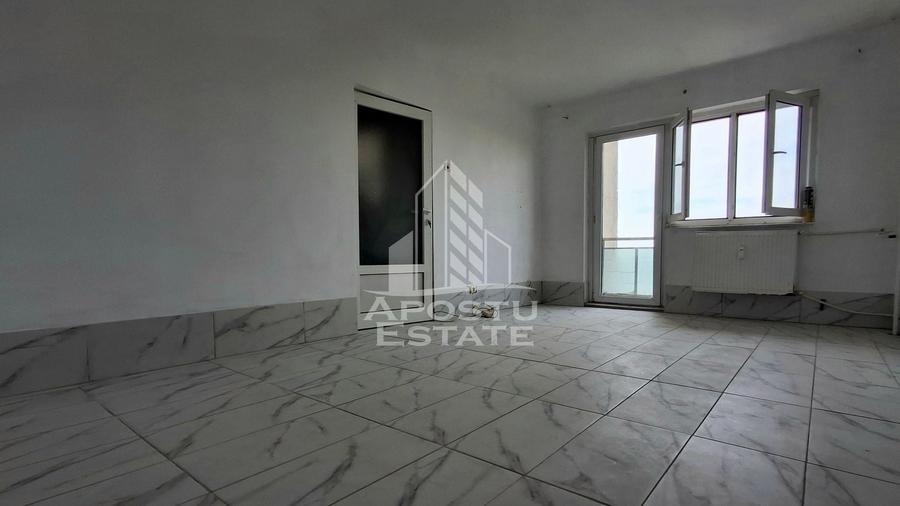 Apartament cu 4 camere semidecomandat în Micălaca