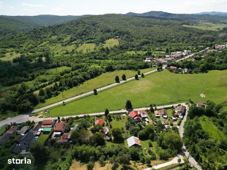 Teren de 3750 mp, în Iedera