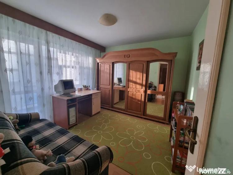 Apartament cu 3 camere decomandat în 9 Mai