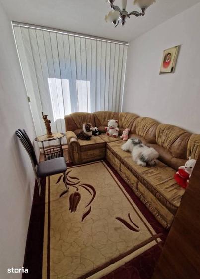 Apartament cu 3 camere semidecomandat în Calea București