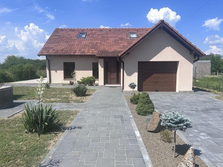 Casă cu 4 camere în Exterior Vest