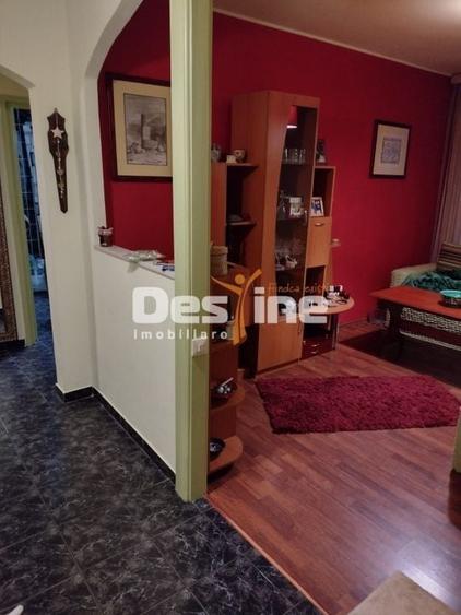Apartament cu 4 camere decomandat, mobilat în Alexandru cel Bun