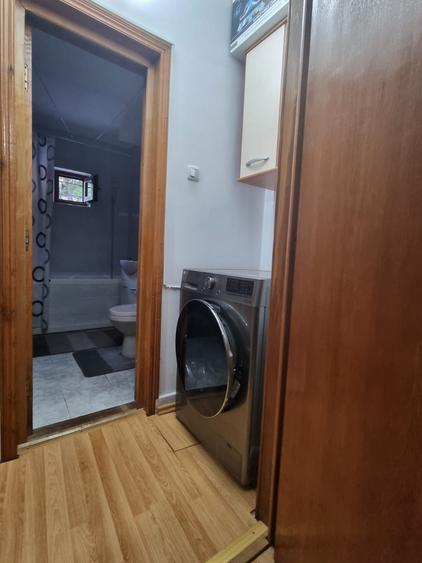 Apartament cu 4 camere semidecomandat, mobilat în Nicolina