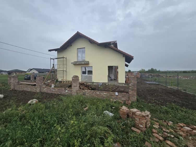 Duplex cu 4 camere cu Canalizare în Moșnița Nouă
