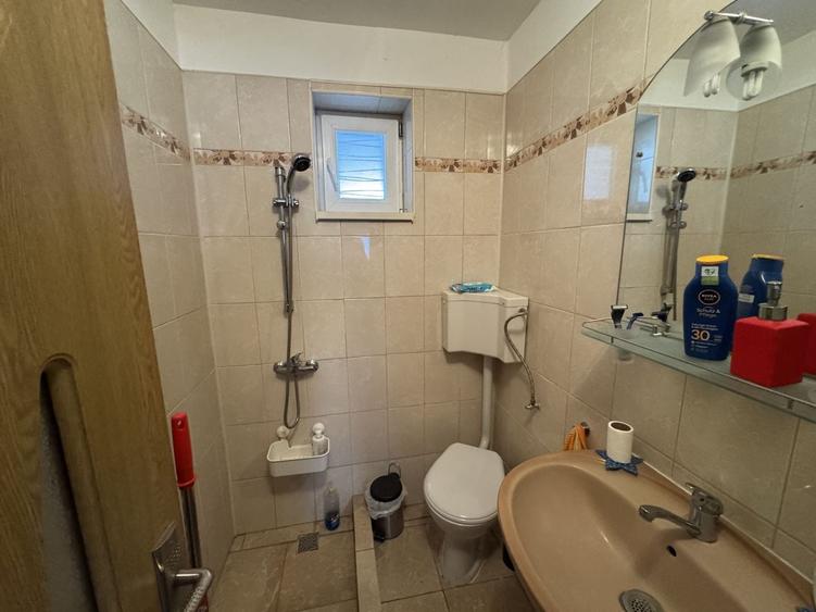 Casă individuală cu 5 camere cu Canalizare în Becicherecu Mic