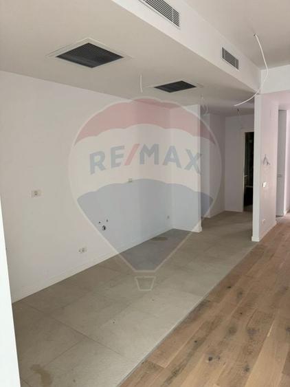 Casă individuală cu 4 camere cu Teren 158 Mp în Central