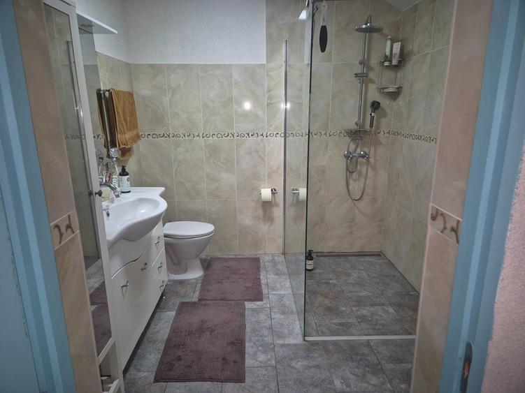 Casă cu 3 camere în Frumușeni