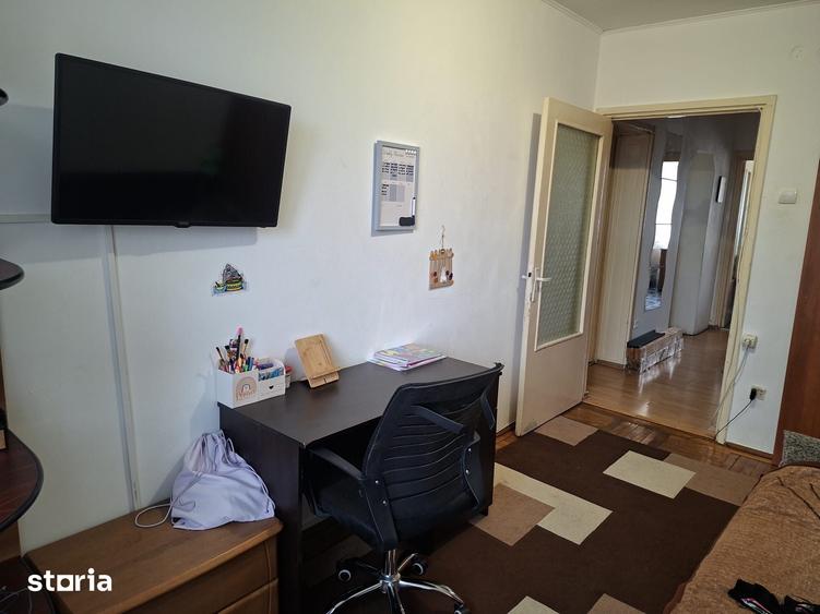 Apartament cu 3 camere decomandat în Democrației
