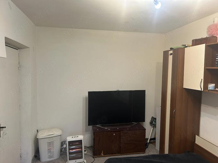 Apartament cu 3 camere decomandat, mobilat în Craiovița Nouă