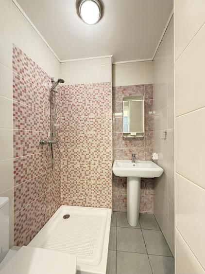 Apartament cu 4 camere decomandat în Rahova