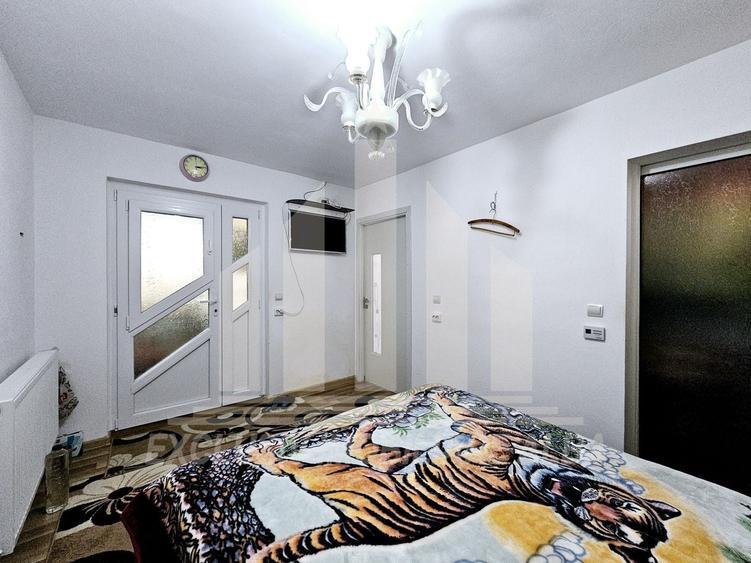 Casă individuală cu 8 camere cu Canalizare în Maier