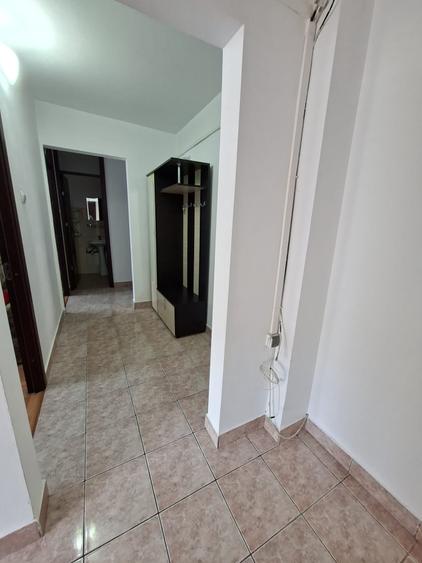 Apartament cu 4 camere decomandat în Astra
