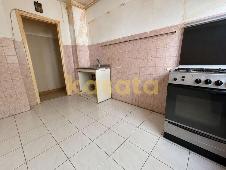 Apartament cu 3 camere decomandat în Vitan