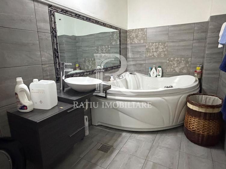 Apartament cu 3 camere decomandat, mobilat în Central