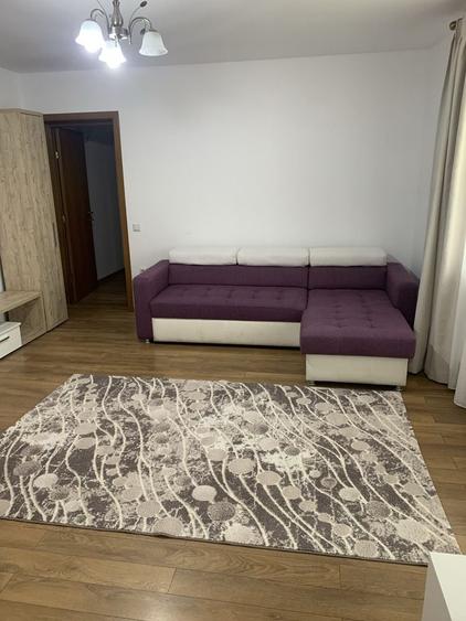 Apartament cu 2 camere semidecomandat, mobilat în Exterior Vest