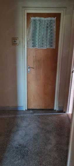 Apartament cu 4 camere semidecomandat în Titan