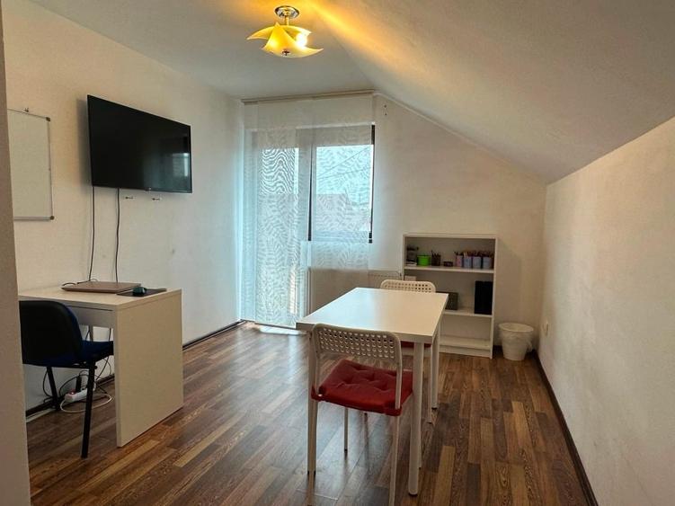 Casă individuală cu 4 camere cu Canalizare în Girocului
