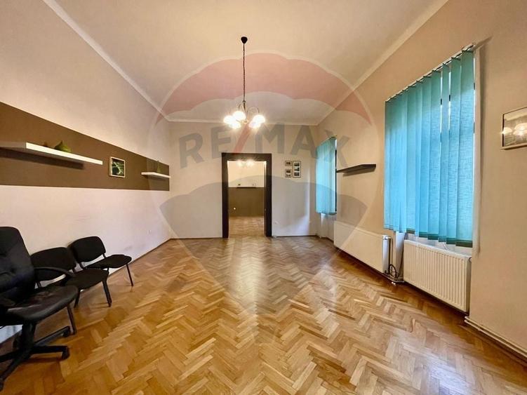 Birou, de 75 mp, în Central