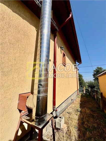 Casă individuală cu 3 camere cu Canalizare în Faraoani
