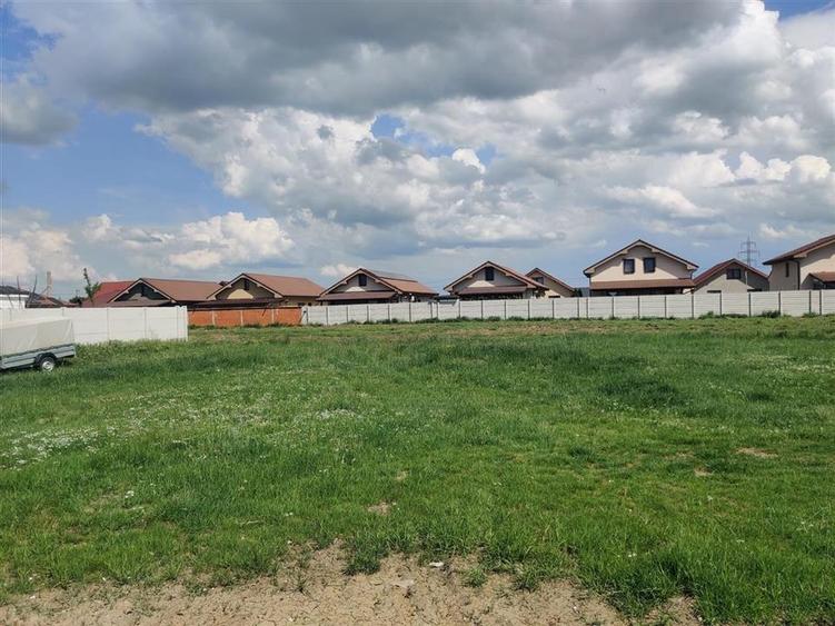 Teren Construcții intravilan de 800 mp, în Sântandrei