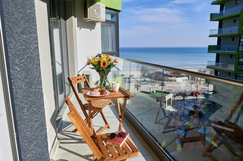 Apartament cu 3 camere decomandat în Mamaia-Sat