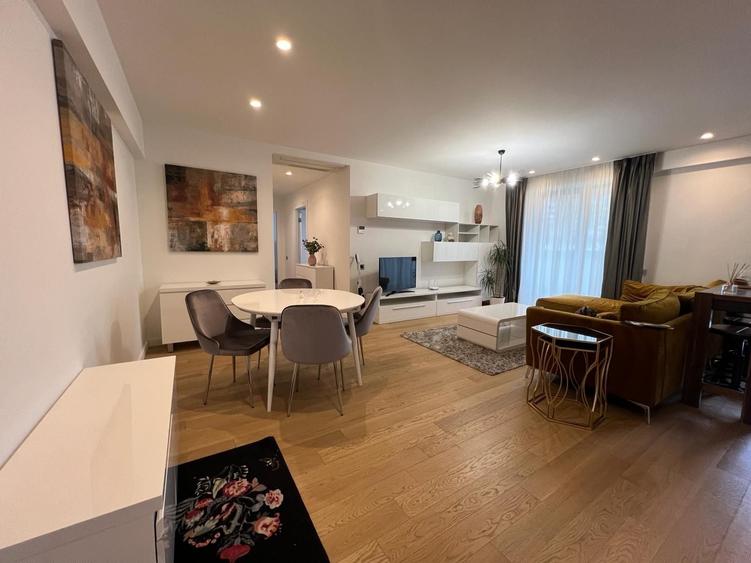 Apartament cu 3 camere semidecomandat în Aviației