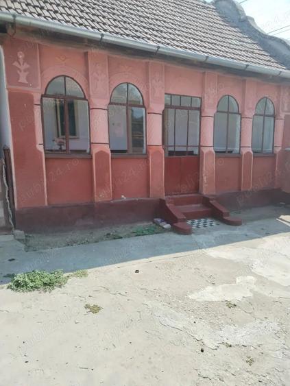 Casă cu 5 camere în Racovița