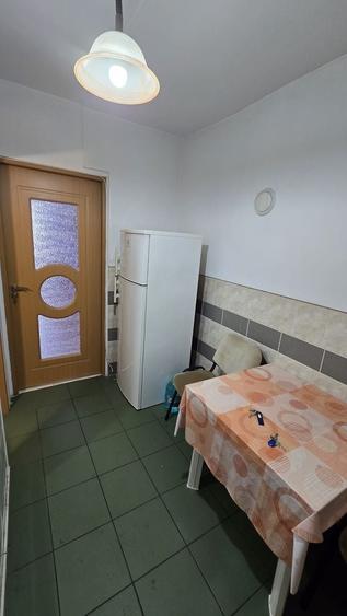 Garsonieră decomandată, mobilată în Titan