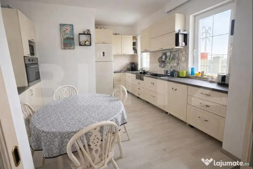 Casă cu 7 camere cu Teren 500 Mp în Mănăștur