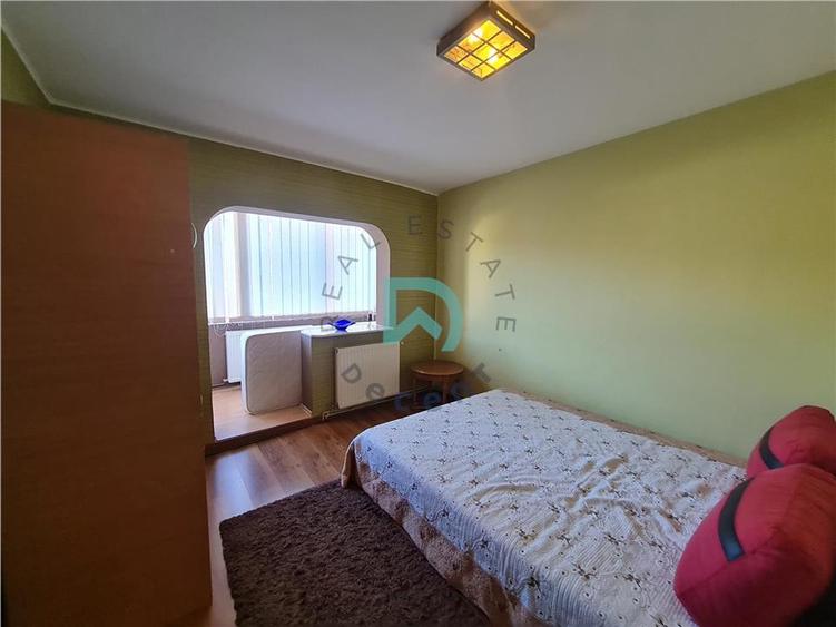 Apartament cu 3 camere decomandat în Calea București