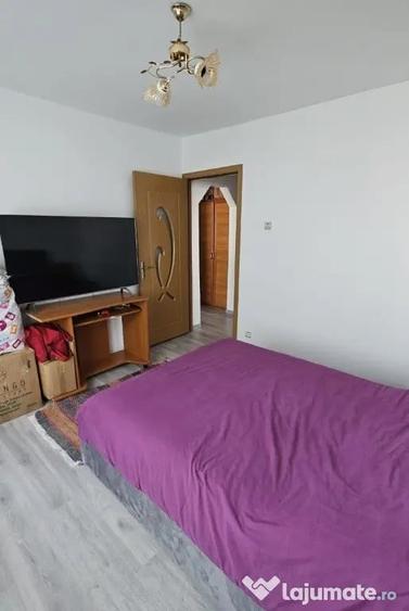 Apartament cu 3 camere decomandat în Obcini