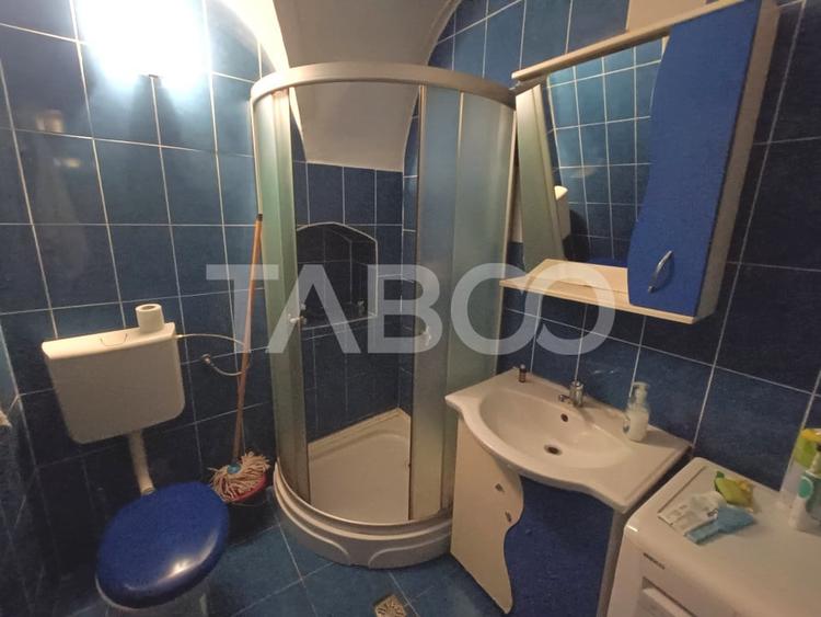 Apartament cu 3 camere semidecomandat, mobilat în Orașul de Jos