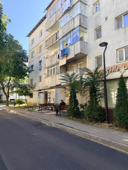 Apartament cu 4 camere decomandat, mobilat în Central