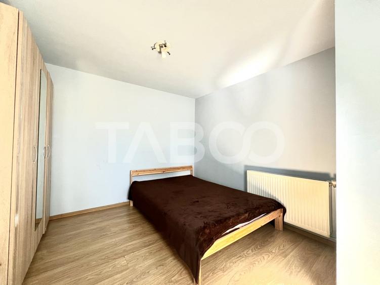 Apartament cu 3 camere semidecomandat, mobilat în Central