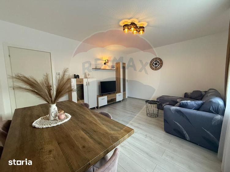 Apartament cu 3 camere decomandat în Tractorul