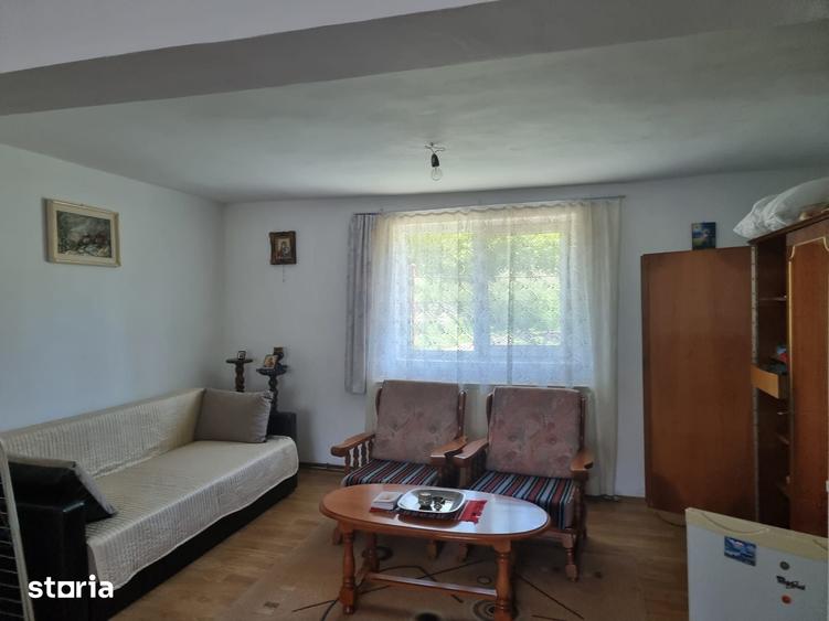 Casă cu 2 camere cu Teren 612 Mp în Moroeni