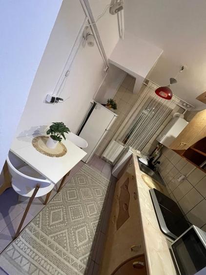 Apartament cu 2 camere semidecomandat, mobilat în Ultracentral