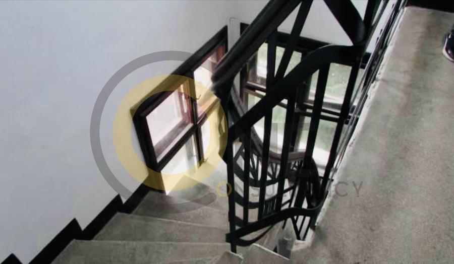 Apartament cu 3 camere semidecomandat în Capitale