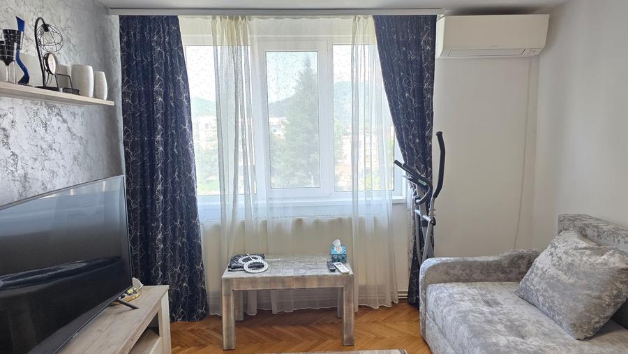 Apartament cu 3 camere semidecomandat în Ultracentral