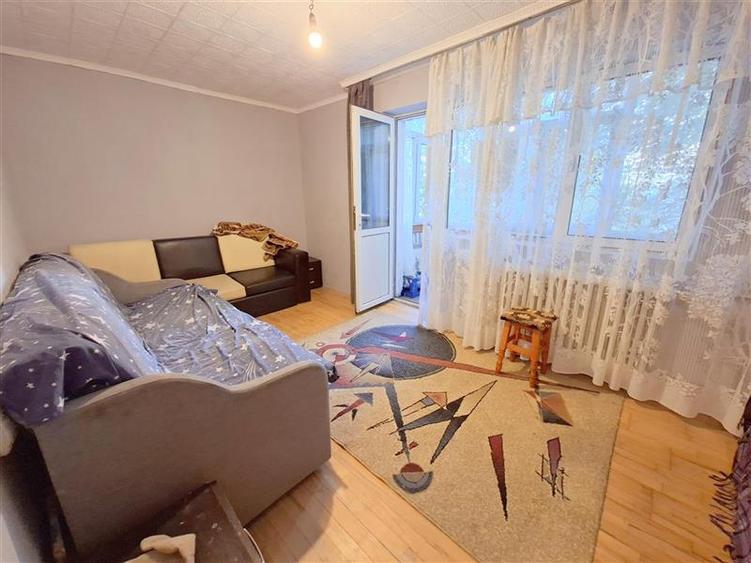Apartament cu 3 camere decomandat în Narcisa