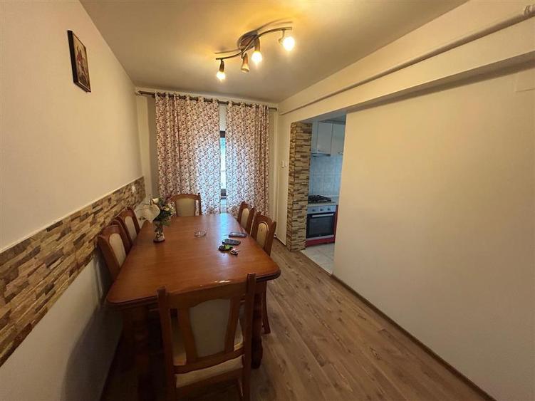 Apartament cu 2 camere decomandat, mobilat în Central