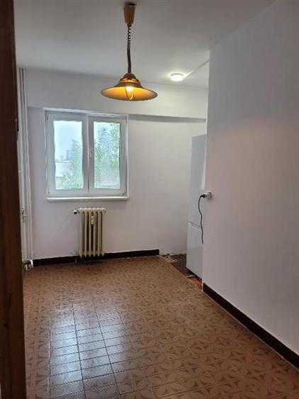 Apartament cu 4 camere decomandat în Dorobanți