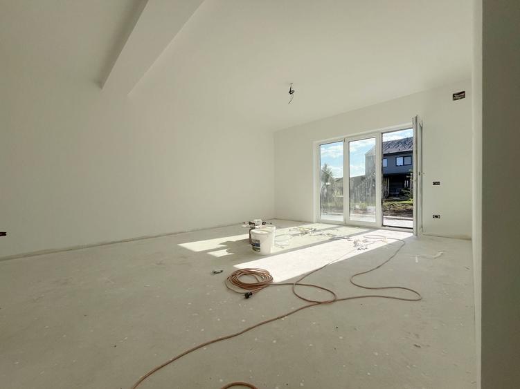 Duplex cu 3 camere cu Canalizare în Dumbrăvița