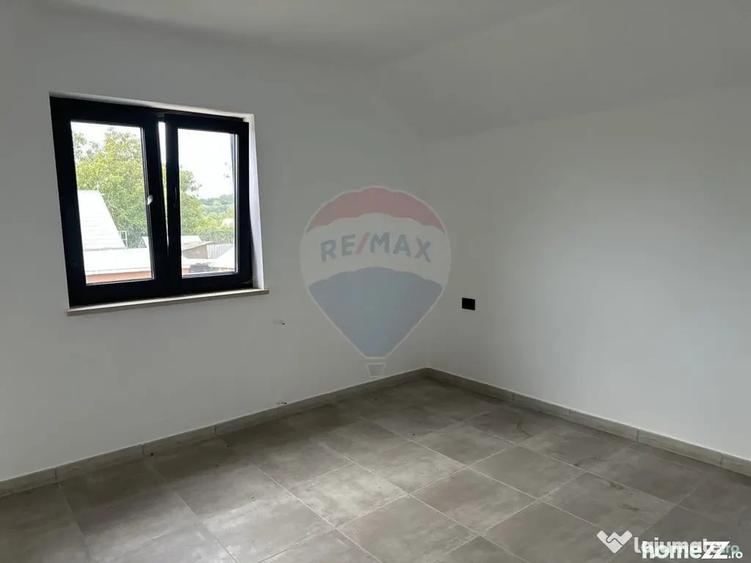Casă cu 5 camere cu Teren 1200 Mp în Rediu