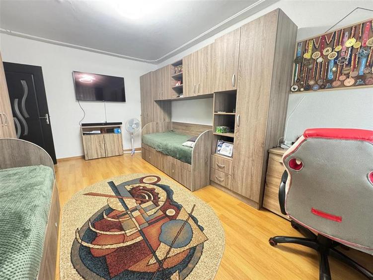 Apartament cu 2 camere decomandat în Vasile Aaron