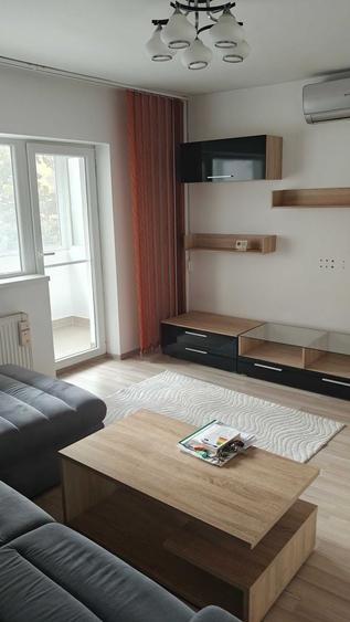 Apartament cu 3 camere decomandat, mobilat în Complex Studențesc