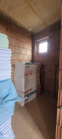 Casă cu 4 camere cu Teren 550 Mp în Lazuri