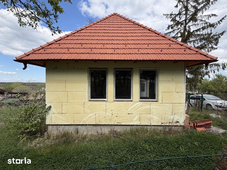 Casă cu 2 camere cu Teren 500 Mp în Crișeni