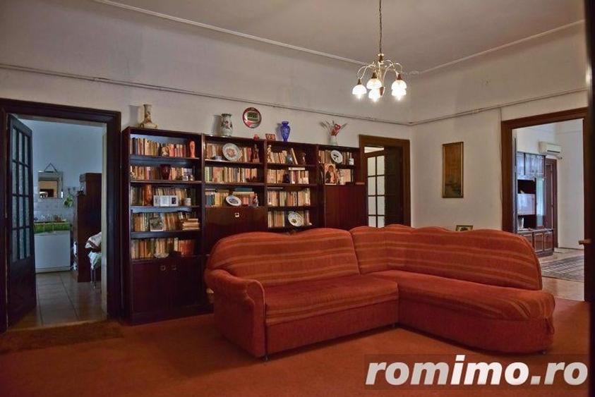 Apartament cu 6 camere decomandat în Cotroceni